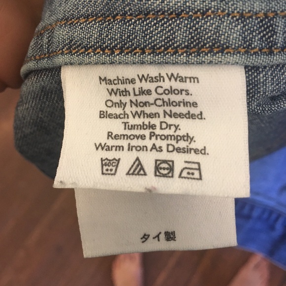 Eddie Bauer Denim sleeveless jacket - Picture 5 of 6